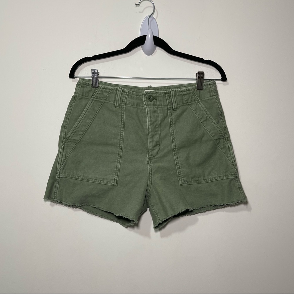 Gap women’s olive green utility pockets summer high waisted shorts in size US 8
